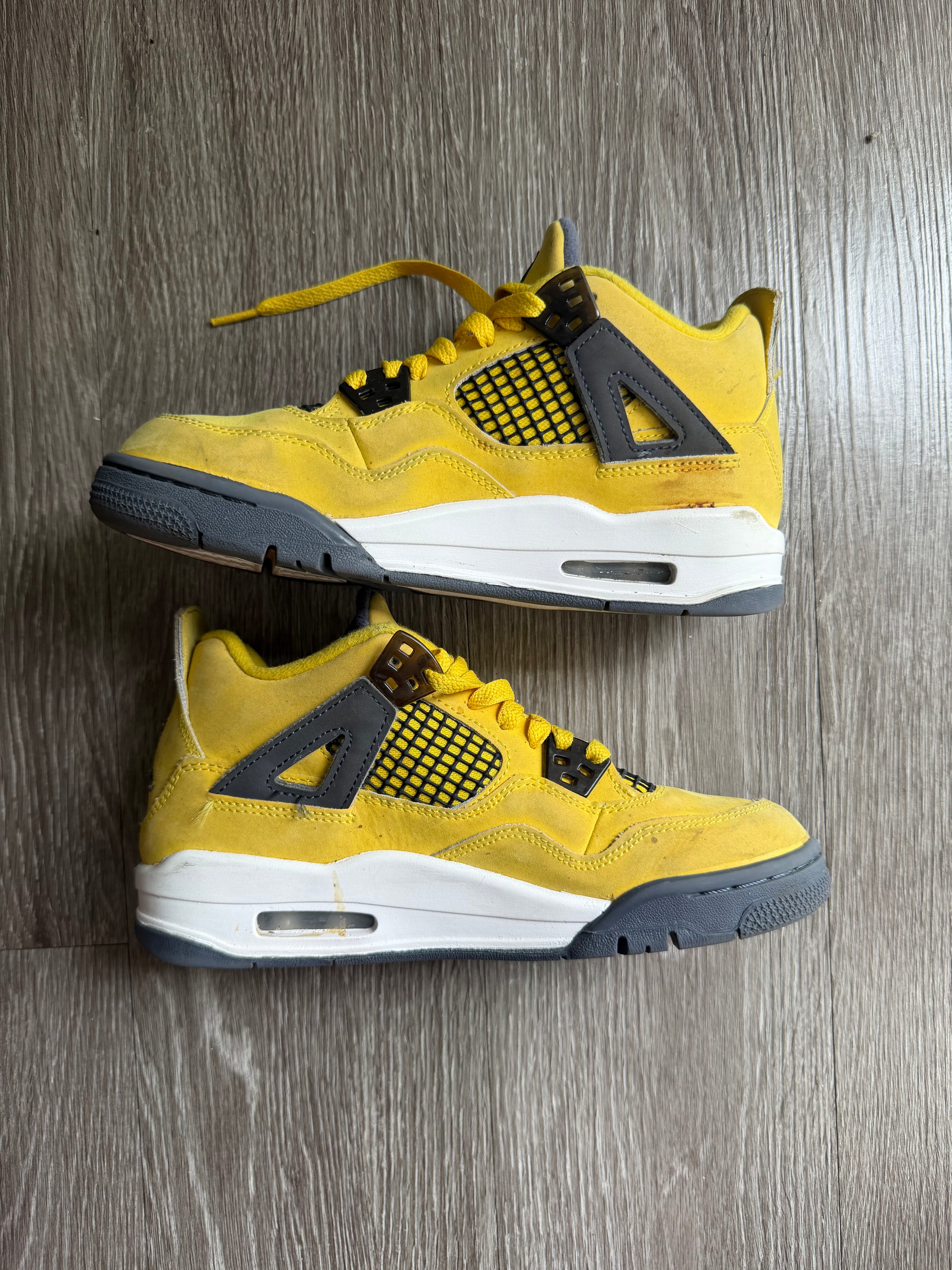 Jordan 4 Retro “Lightning” (2021)