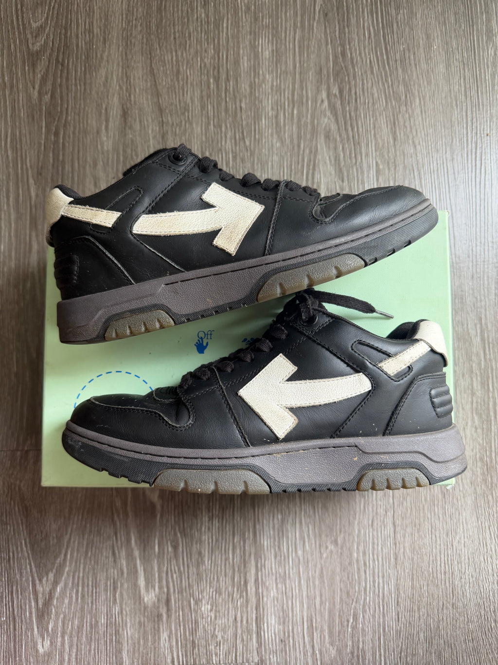 Off-White Out of Office Low “Black White”