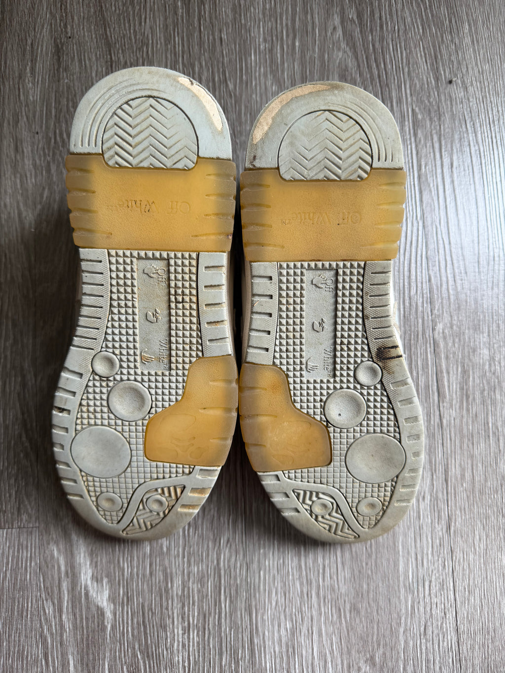Off-White Out of Office Low “Grey White”