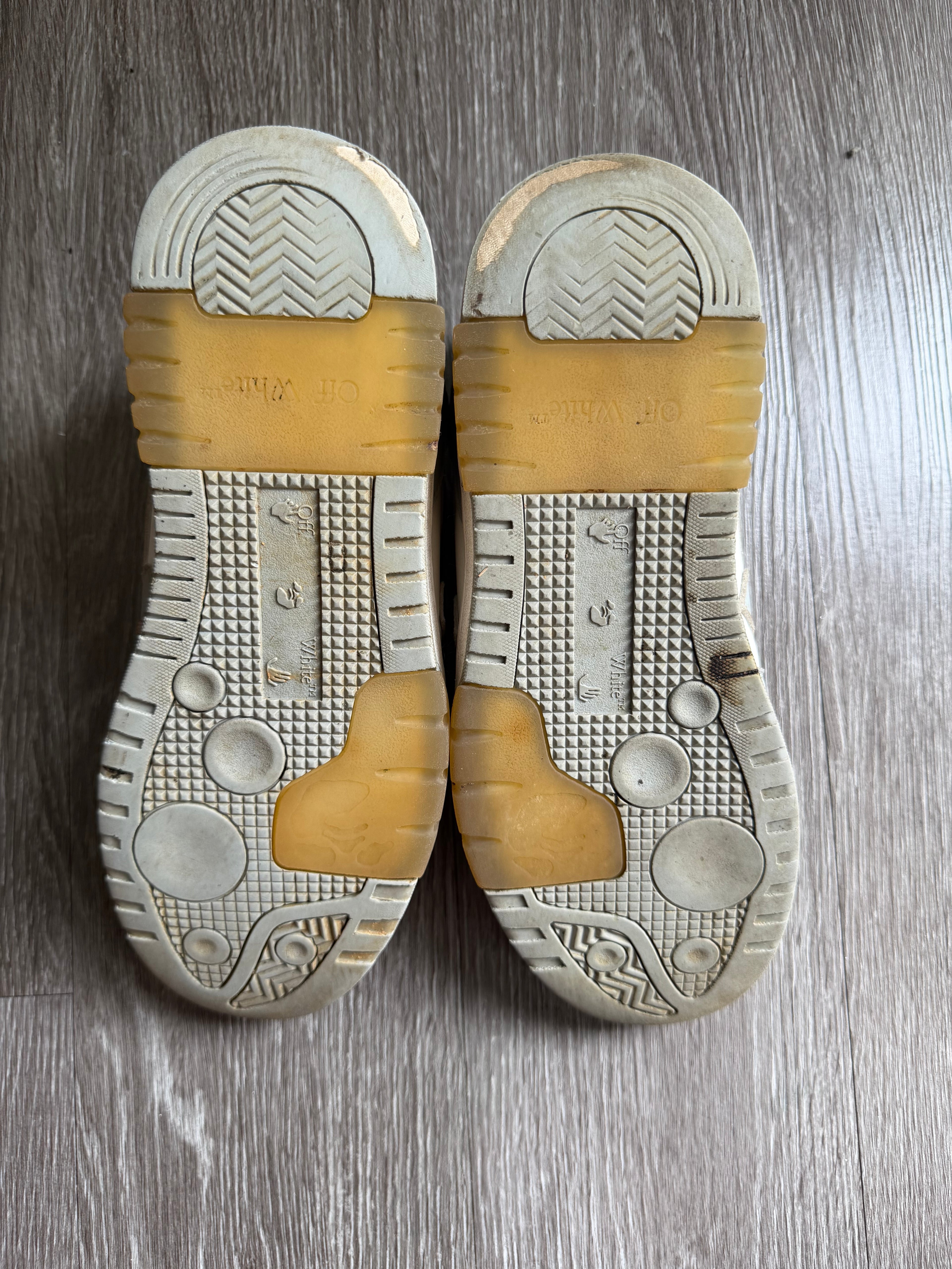 Off-White Out of Office Low “Grey White”