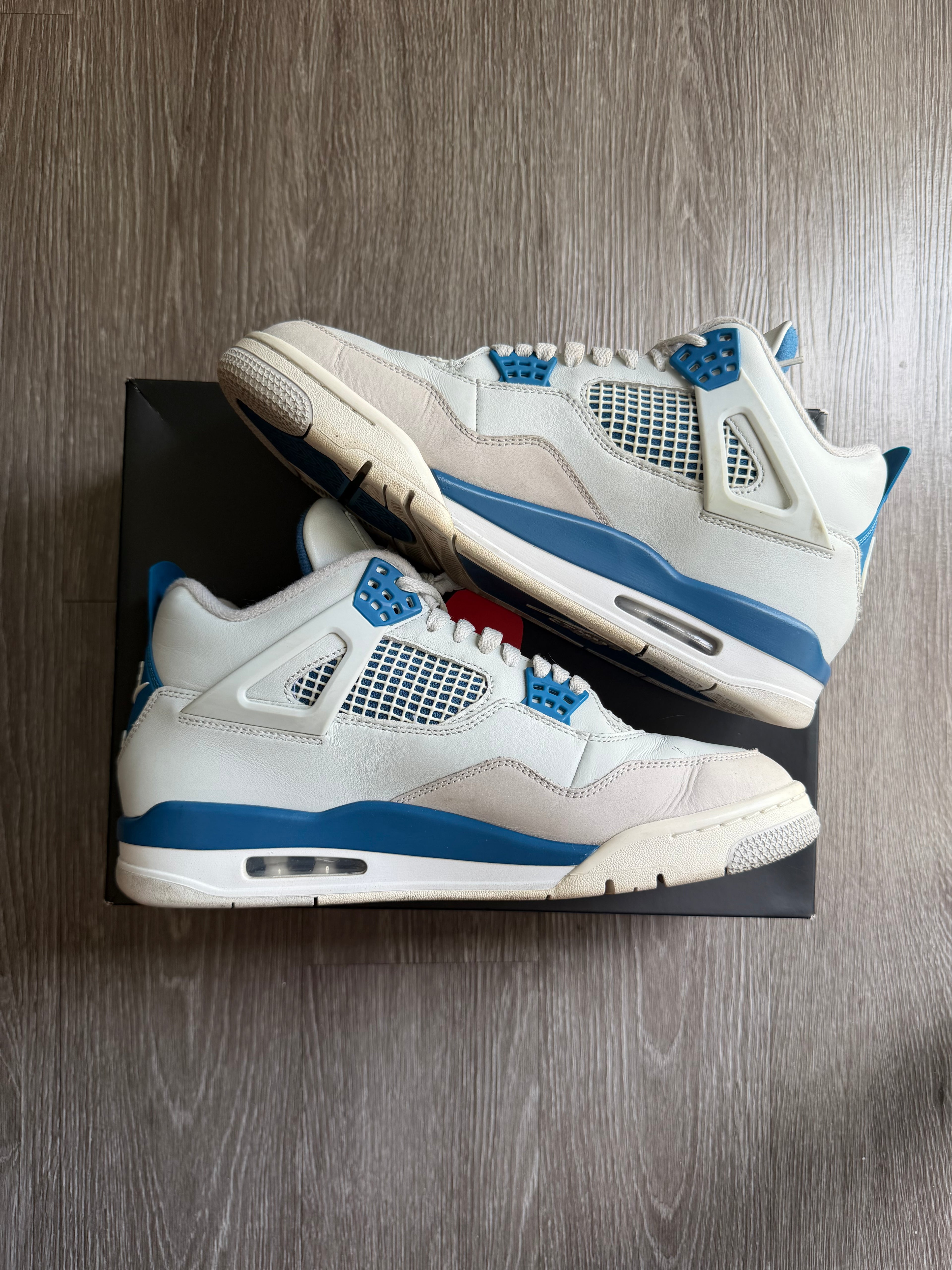 Jordan 4 Retro “Military Blue” (2024)
