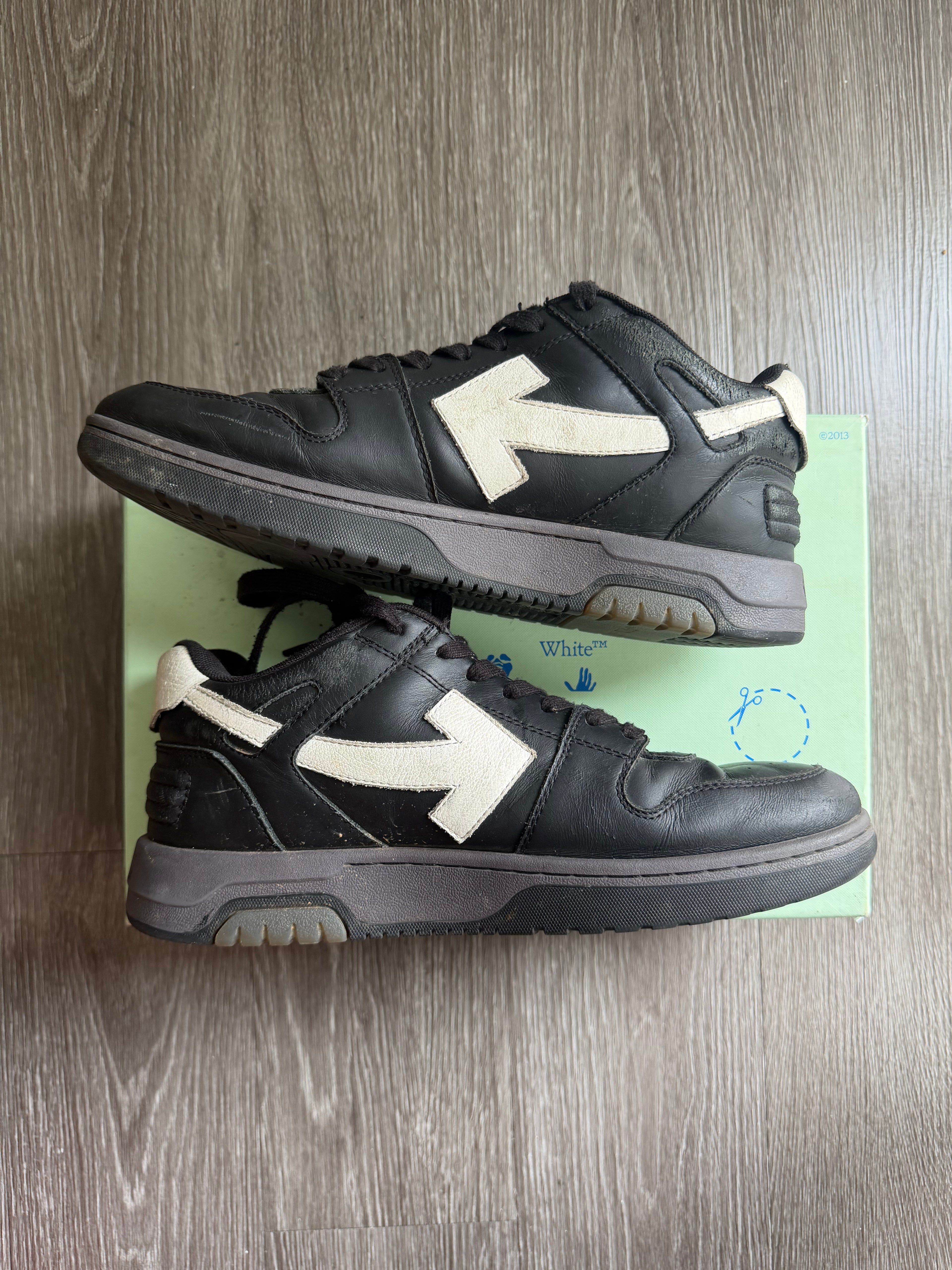Off-White Out of Office Low “Black White”
