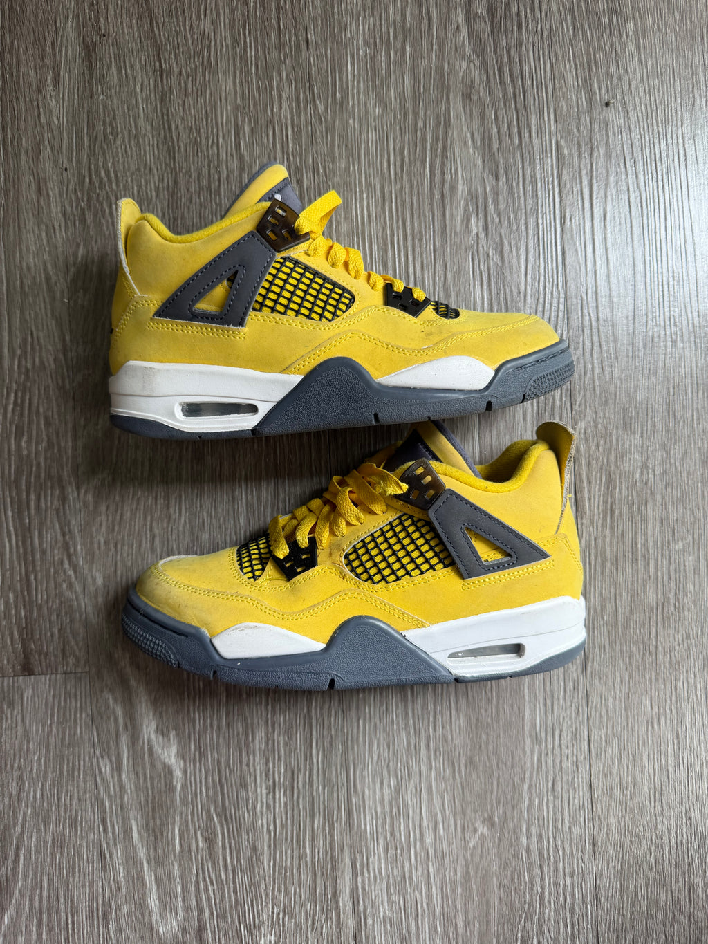 Jordan 4 Retro “Lightning” (2021)
