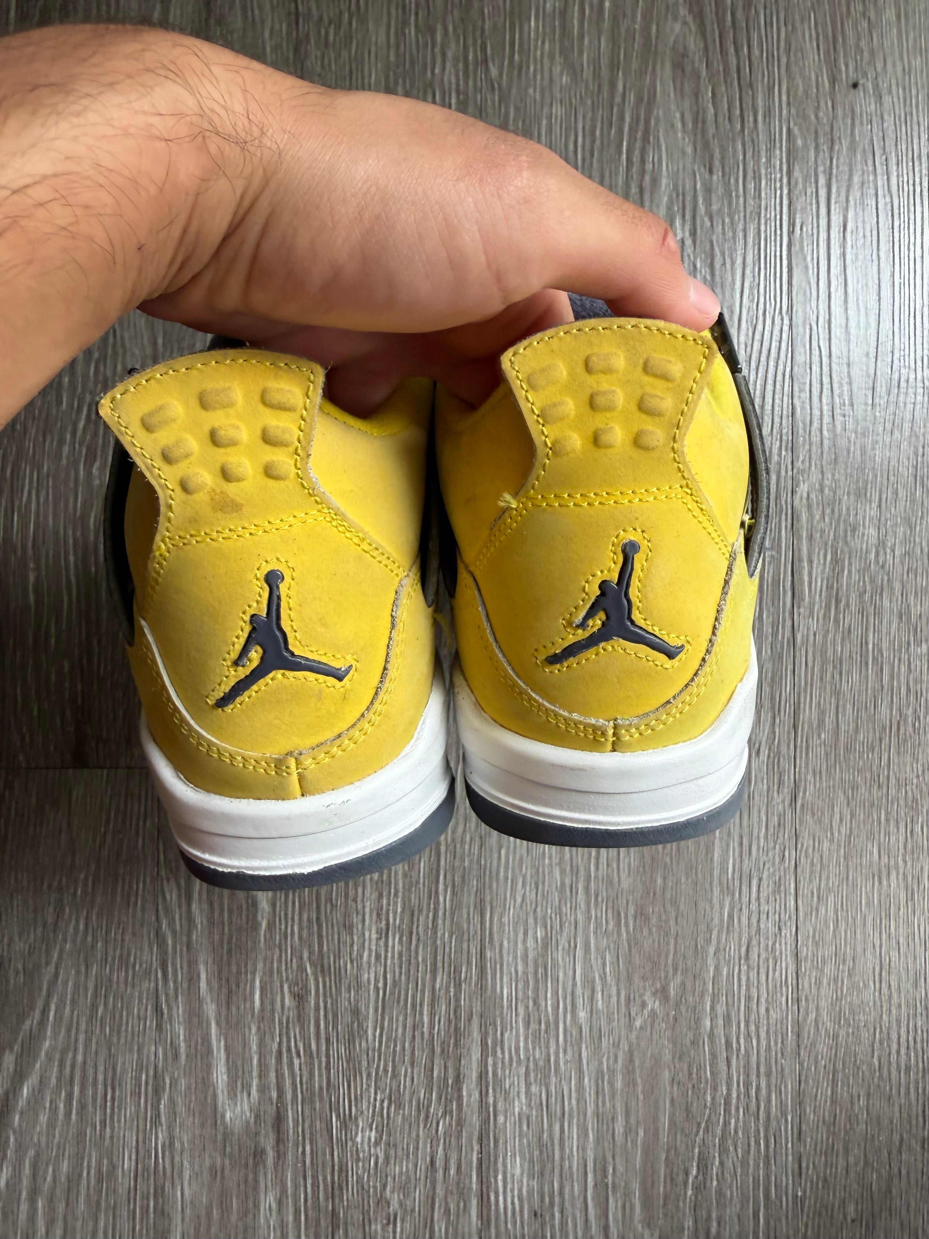Jordan 4 Retro “Lightning” (2021)