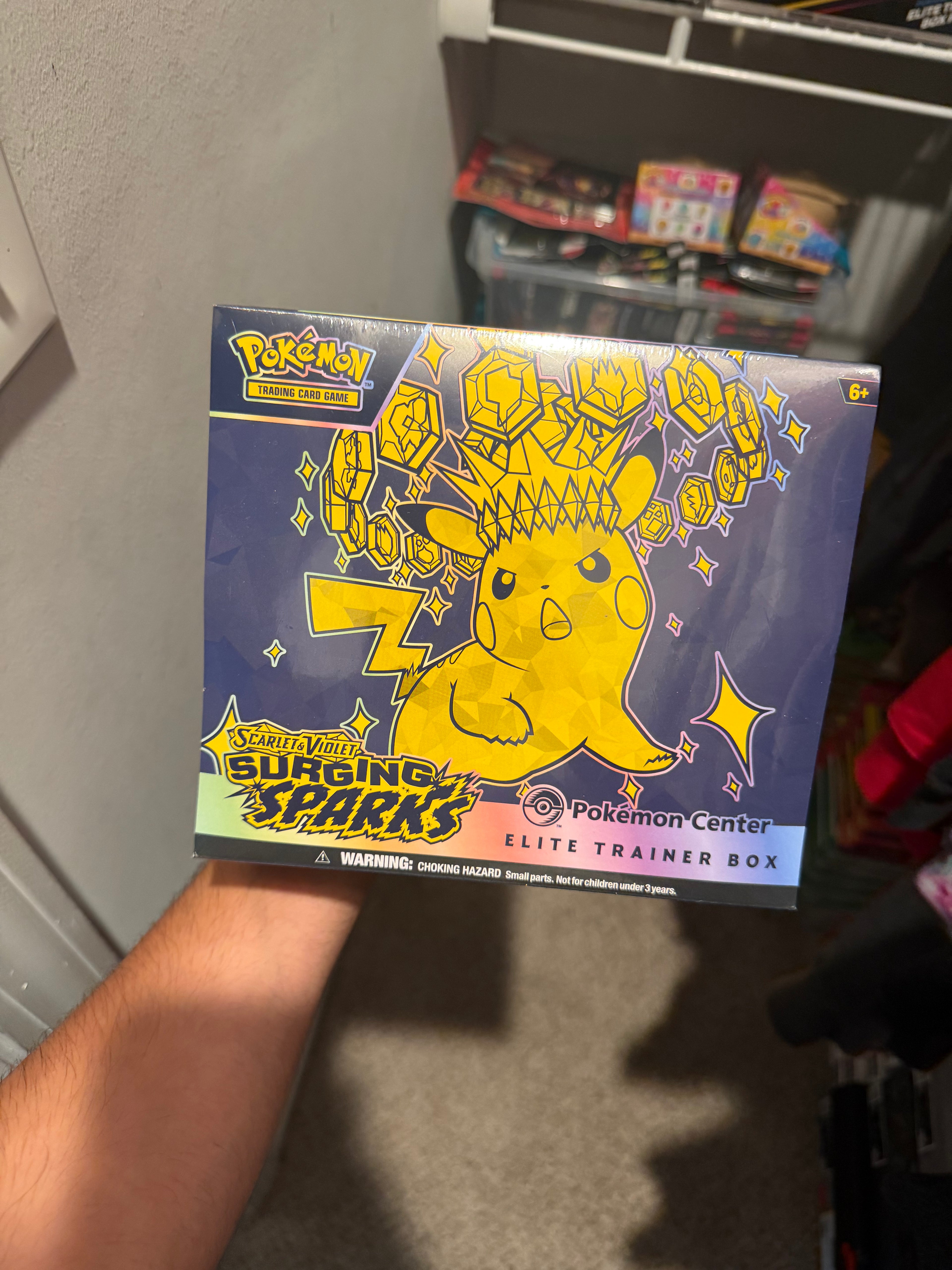 Surging Sparks Pokemon Center Élite Trainer Box