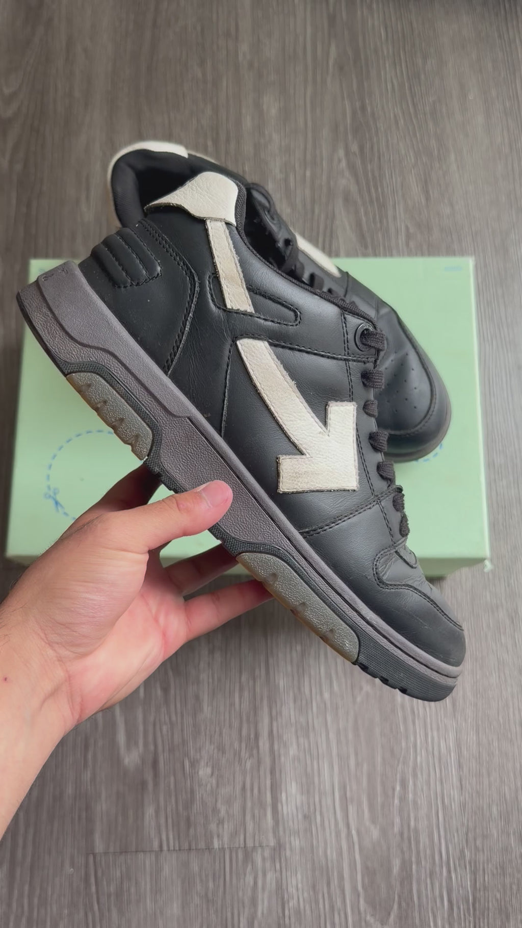 Off-White Out of Office Low “Black White”