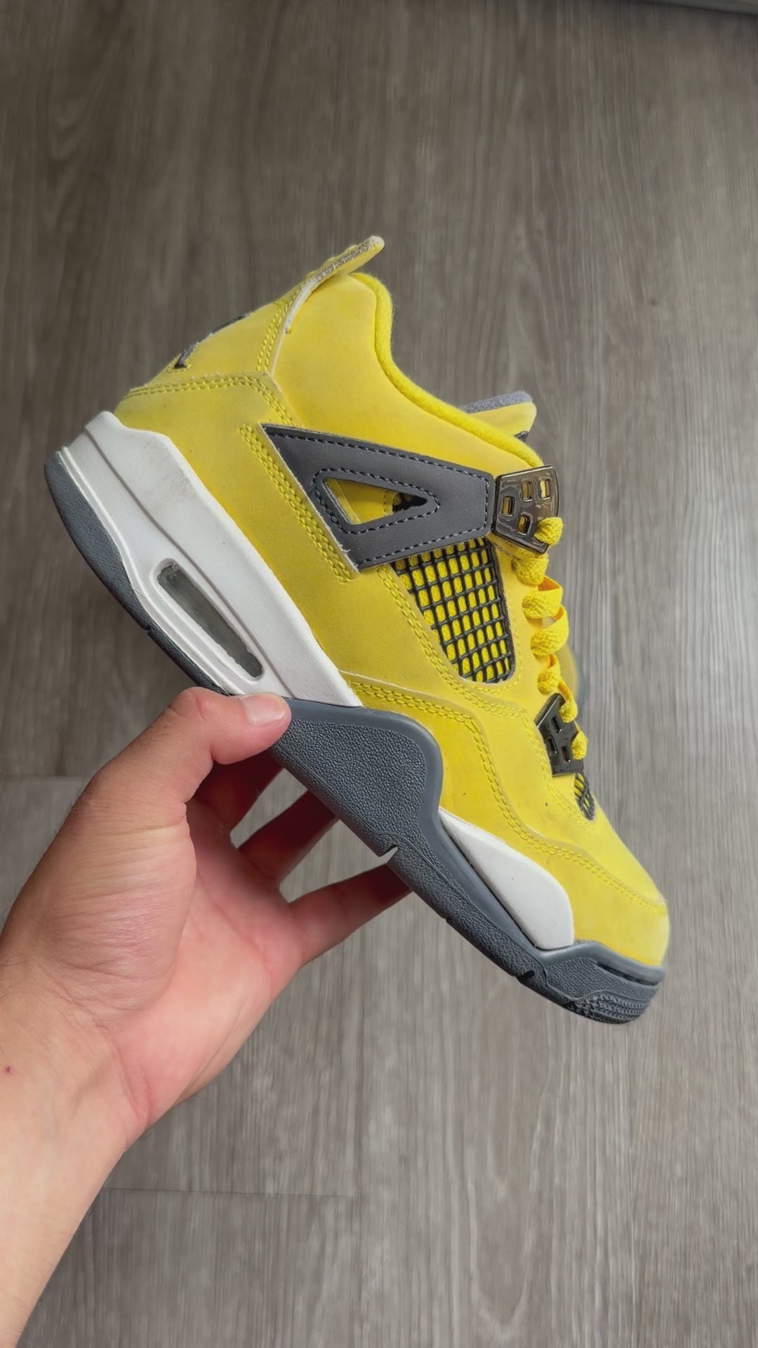 Jordan 4 Retro “Lightning” (2021)